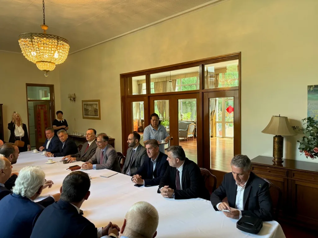 Επέστρεψε από την Κίνα η αντιπροσωπεία της ΠΕΔ Δυτικής Ελλάδας - Το βλέμμα σε νέες συνεργασίες