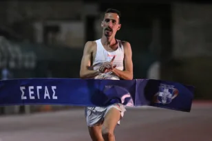 5ος Νυχτερινός Ημιμαραθώνιος «Φάνης Τσινιγκάτος»: Ο Κωνσταντίνος Σταμούλης νίκησε στα Ιωάννινα και έρχεται στην Πάτρα