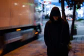 Κουκουλοφόροι στην Πάτρα προσπάθησαν να «χτυπήσουν» σε σπίτι, ανθρωποκυνηγητό της Αστυνομίας