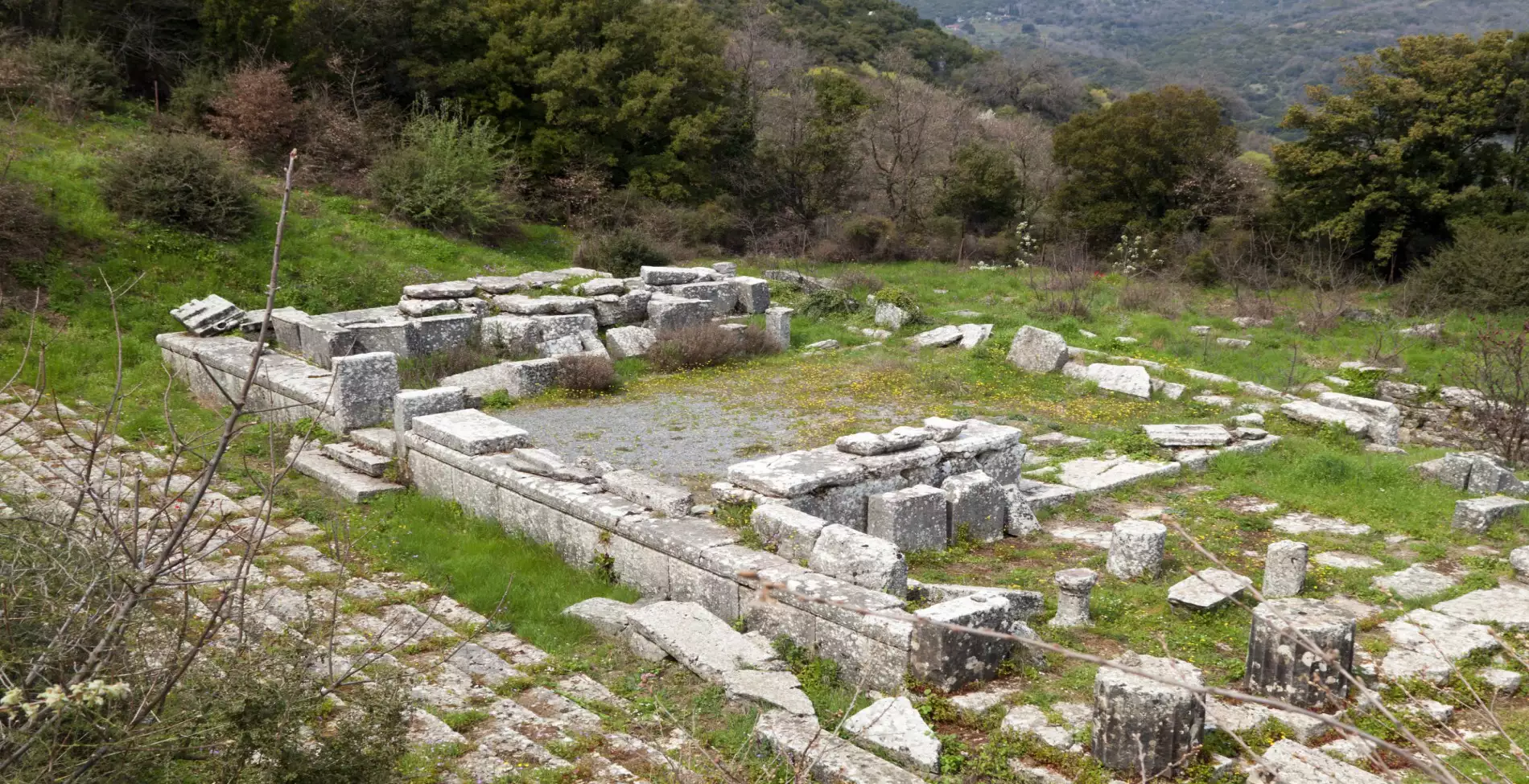 Τα κατάλοιπα του Ιερού της Δέσποινας στον αρχαιολογικό χώρο της αρχαίας Λυκόσουρας