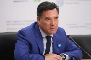 Γιώργος Μαζωνάκης: Στο μικροσκόπιο η κλινική όπου υπέστη την ανακοπή – Αιχμές Γεωργιάδη