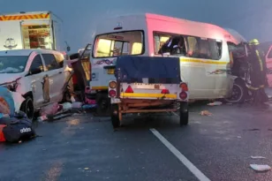 Νότια Αφρική: Δυο μινι μπας συγκρούστηκαν, 21 νεκροί και 4 τραυματίες