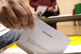 Σουηδία: Ιστορική μάχη στις εκλογές, η ακροδεξιά ένα βήμα πριν την εξουσία