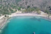 Αίγινα: Γυναίκα πέθανε σε παραλία, ελλείψει ασθενοφόρου, απινιδωτή και ναυαγοσώστη!