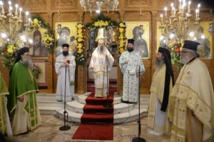 Πατρών Χρυσόστομος: «Τα παιδιά χρειάζονται πατέρα και μητέρα» – Κάλεσμα για στήριξη της οικογένειας