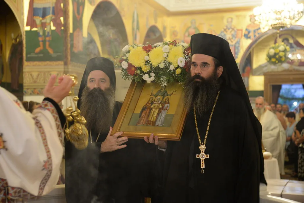 Πατρών Χρυσόστομος: «Τα παιδιά χρειάζονται πατέρα και μητέρα» – Κάλεσμα για στήριξη της οικογένειας