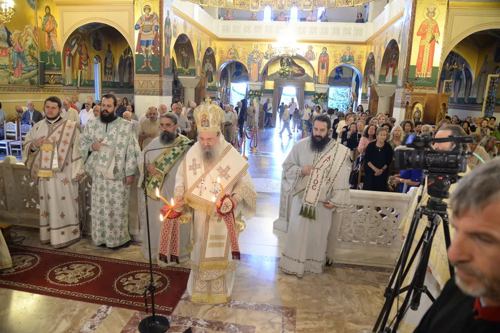 Πατρών Χρυσόστομος: «Τα παιδιά χρειάζονται πατέρα και μητέρα» – Κάλεσμα για στήριξη της οικογένειας
