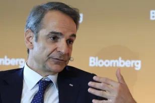 Μητσοτάκης στο Bloomberg: «Δύσκολος χειμώνας» χωρίς ευρωπαϊκή ευελιξία – Το μήνυμα για καύσιμα και νοικοκυριά