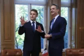 Στη Διεθνή Σύνοδο Κορυφής για το Διάστημα ο Μητσοτάκης: Τετ α τετ και δείπνο με Μακρόν στο Παρίσι