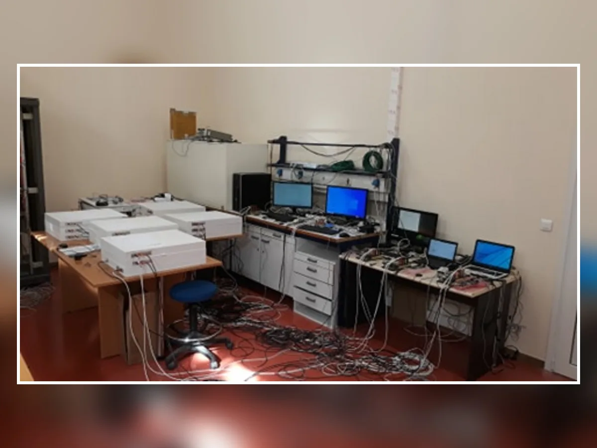 Πάτρα: Αόρατα σωματίδια περνούν από το σώμα μας - Ένα πείραμα τα κάνει ορατά Σταθμοί ανίχνευσης κοσμικών σωματιδίων στο Εργαστήριο Φυσικής του ΕΑΠ