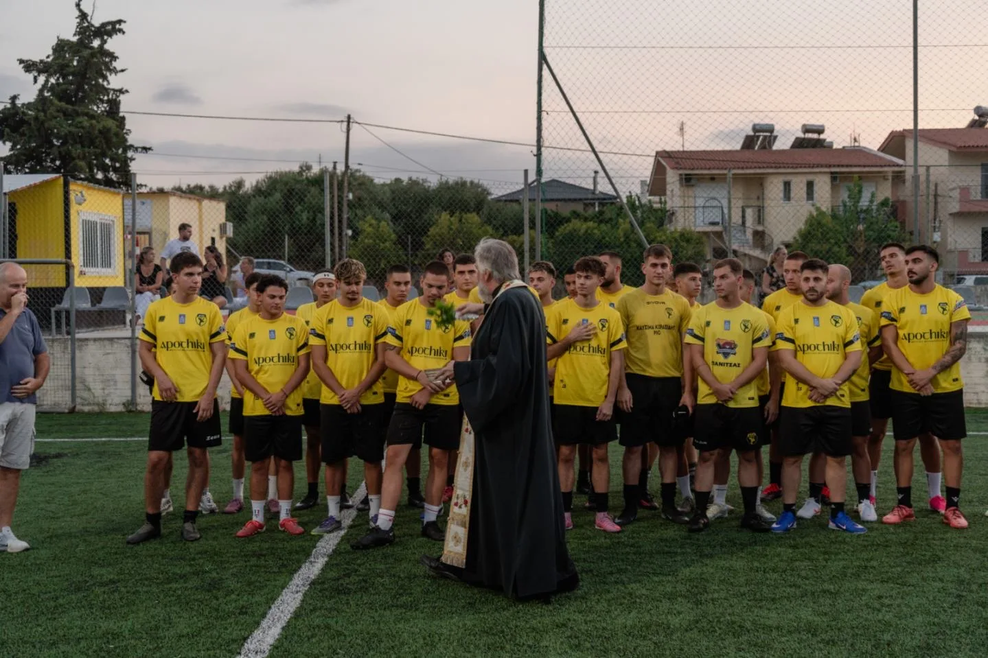Αετός Ρίου: Πλήθος κόσμου και ευχές στον Αγιασμό ΦΩΤΟ