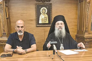Καίτη Γαρμπή και Διονύσης Σχοινάς στο Παμπελοποννησιακό: Τραγουδώντας για χιλιάδες ανθρώπους
