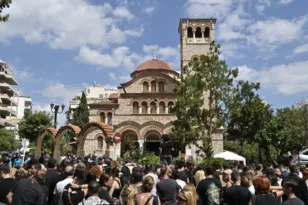 Γιώργος Μαζωνάκης: «Γύρισε στην παλιά του γειτονιά» – Ο συγκινητικός αποχαιρετισμός του Μητροπολίτη Νίκαιας