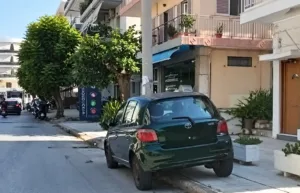 Στην Πάτρα το πάρκινγκ γίνεται… όπου να ’ναι, όπως να ’ναι!