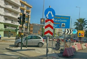 Στην Πάτρα το πάρκινγκ γίνεται… όπου να ’ναι, όπως να ’ναι!
