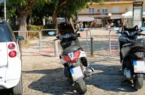 Στην Πάτρα το πάρκινγκ γίνεται… όπου να ’ναι, όπως να ’ναι!