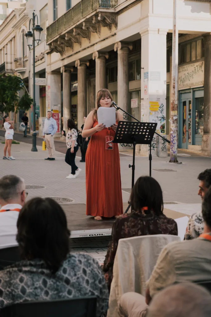 Πάτρα: Η ποίηση βγήκε στους δρόμους και στα σχολεία – Τα Βραβεία «Ελαίας Κότινος» στο Ρωμαϊκό Στάδιο