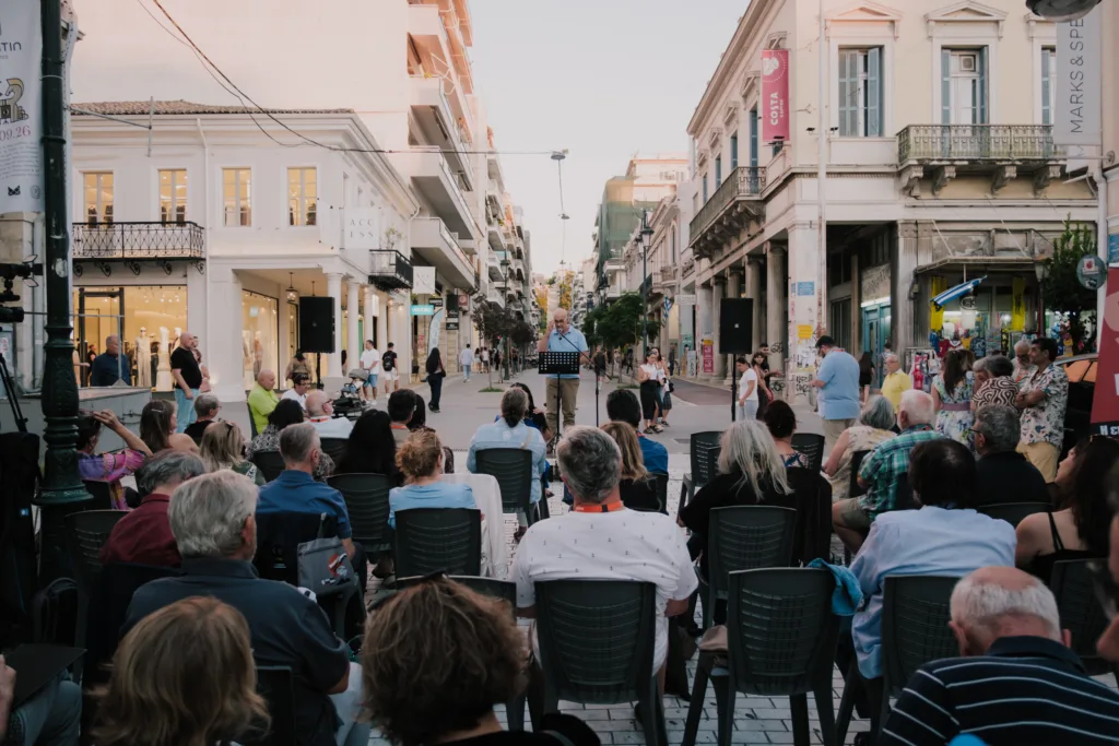 Πάτρα: Η ποίηση βγήκε στους δρόμους και στα σχολεία – Τα Βραβεία «Ελαίας Κότινος» στο Ρωμαϊκό Στάδιο