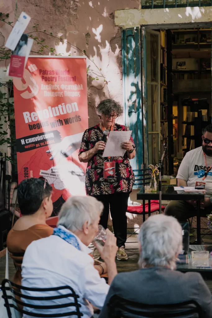 Πάτρα: Η ποίηση βγήκε στους δρόμους και στα σχολεία – Τα Βραβεία «Ελαίας Κότινος» στο Ρωμαϊκό Στάδιο