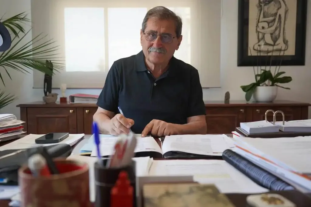 Απόρρητη Γραμμή: Σε αχρηστία τα λεφτά του «κουμπαρά» της Πάτρας και η παραπλάνηση της πλαζ-στρατοπέδου Απόρρητη Γραμμή: Σε αχρηστία τα λεφτά του «κουμπαρά» της Πάτρας και η παραπλάνηση της πλαζ-στρατοπέδου