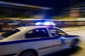 Πάτρα: Αυτοκίνητο «πέταξε» και προσγειώθηκε σε αυτή σπιτιού, σώθηκε ο οδηγός