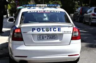 Νέα Σμύρνη: Κρυμμένος πίσω από δέντρο με περίστροφο και 17 φυσίγγια – Είχε καλέσει η σύζυγός του
