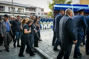 Κατσικά Ιωαννίνων: Βουβός πόνος στο τελευταίο αντίο στον σμηναγό Δημήτρη Πέτρου που σκοτώθηκε στην Τανάγρα