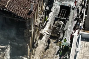 Φόβοι για μεγάλη τραγωδία στην Πλάκα, έξι οι αγνοούμενοι, συνεχίζεται η έρευνα