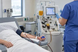 Πλασμαφαίρεση: Τι πραγματικά είναι και γιατί οι αιματολόγοι προειδοποιούν