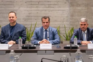 Δομές μεταναστών: Νέες συμφωνίες με 43 εκατ. ευρώ μικρότερο ετήσιο κόστος, λέει το υπουργείο
