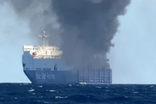 Πύρινος εφιάλτης και μάχη με τις φλόγες στη θάλασσα της Μυκόνου