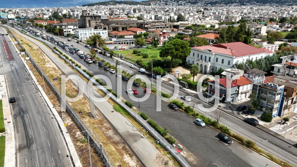 Ακτή Δυμαίων, το «πάλι» της Πάτρας: Επτά μήνες μετά, ο δρόμος ξανά κάτω από το νερό, ποτάμι η οδός