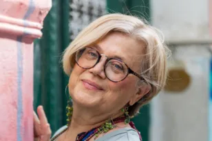 Ελένη Πριοβόλου: «Οι λέξεις μου είναι συντροφιά μου σε στιγμές μοναξιάς»