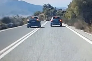Πεντέλη: Βγήκε στο αντίθετο για διπλή προσπέραση και γλίτωσε τη μετωπική στο παρά πέντε – ΒΙΝΤΕΟ
