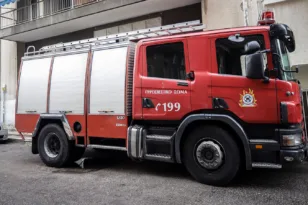 Δομοκός: Πυροσβέστες επανέφεραν με ΚΑΡΠΑ 82χρονη μέσα από φλεγόμενο σπίτι
