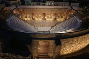 Τι έκρυβε το Ρωμαϊκό Ωδείο της Πάτρας: Οι τάφοι βρεφών και το μυστικό της αυλαίας