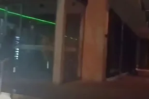 Λάρισα: Επίθεση με βαριοπούλες στο εργοστάσιο της «Βιολάντα» από μέλη του «Ρουβίκωνα»