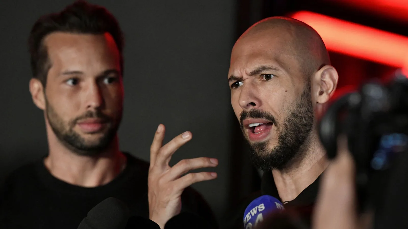 Άντριου Τέιτ: Νέα βαριά δίωξη στη Ρουμανία – Οι κατηγορίες για ανήλικη και ξέπλυμα χρήματος