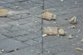 Πάτρα: Αποκολλήθηκαν σοβάδες σε πολυσύχναστο δρόμο, ευτυχώς δεν υπήρξε τραυματισμός