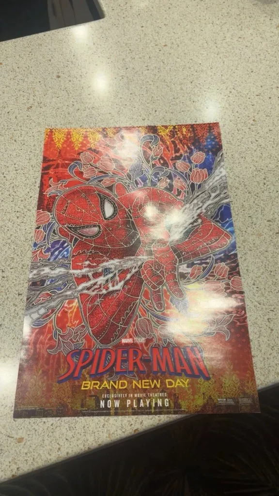 Από τη Μαλαισία στις ΗΠΑ: Το batik του Spider-Man έγινε συλλεκτική αφίσα Από τη Μαλαισία στις ΗΠΑ: Το batik του Spider-Man έγινε συλλεκτική αφίσα
