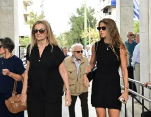 Η πρώην σύζυγος και η κόρη του Γ. Παπανδρέου σην κηδεία της Μαργαρίτας... ΦΩΤΟΓΡΑΦΙΑ Η πρώην σύζυγος και η κόρη του Γ. Παπανδρέου σην κηδεία της Μαργαρίτας... ΦΩΤΟΓΡΑΦΙΑ