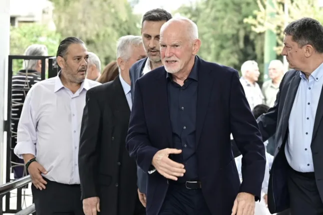 Η πρώην σύζυγος και η κόρη του Γ. Παπανδρέου σην κηδεία της Μαργαρίτας... ΦΩΤΟΓΡΑΦΙΑ