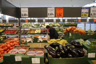 Σούπερ μάρκετ: Έως 39 ευρώ τον μήνα μπορεί να κερδίζει ένα νοικοκυριό – Πού φτάνουν οι μειώσεις