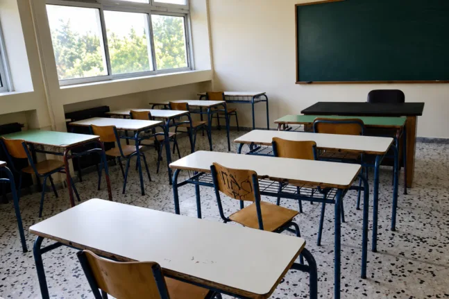 Αναστάτωση σε δημοτικό της Καστοριάς: 24χρονος φέρεται να χτύπησε δασκάλα που του απαγόρευσε την είσοδο