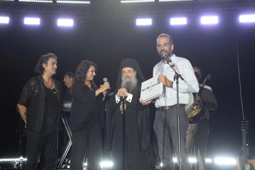 Χιλιάδες Πατρινοί στη μεγάλη φιλανθρωπική συναυλία της Μητρόπολης Πατρών Χιλιάδες Πατρινοί στη μεγάλη φιλανθρωπική συναυλία της Μητρόπολης Πατρών