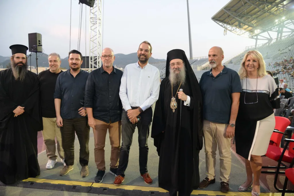 Χιλιάδες Πατρινοί στη μεγάλη φιλανθρωπική συναυλία της Μητρόπολης Πατρών Χιλιάδες Πατρινοί στη μεγάλη φιλανθρωπική συναυλία της Μητρόπολης Πατρών