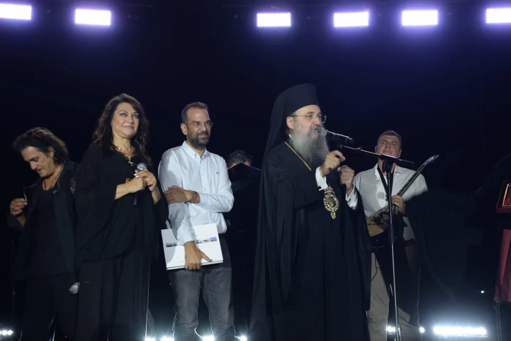 Χιλιάδες Πατρινοί στη μεγάλη φιλανθρωπική συναυλία της Μητρόπολης Πατρών