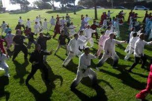 Τι είναι το Tai chi walking, τι διαφέρει από το κλασικό περπάτημα και γιατί κερδίζει έδαφος