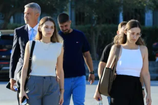 Δίκη Τεμπών: «Μας τον έφεραν σε κλειστό φέρετρο» – Λύγισε η κόρη του μηχανοδηγού