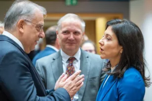 Συγχωνεύσεις στην ΕΕ: Η Ελλάδα ζητά σαφείς κανόνες – «Να μεγαλώνουν οι επιχειρήσεις χωρίς ακριβότερες τιμές»
